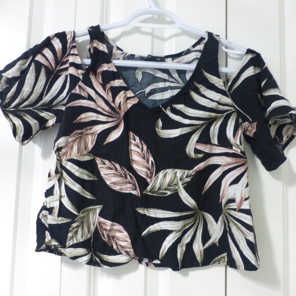 LE CHATEAU black tropical floral print cold shoulder crop top - Picture 1 of 7